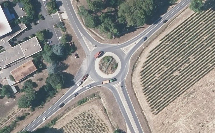 Vue aérienne du Rond-point anonyme n°17503455