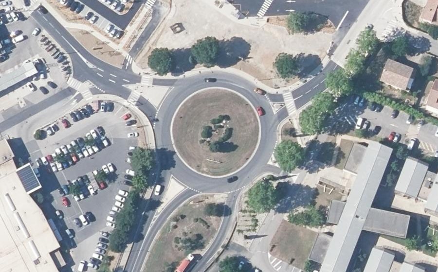Vue aérienne du Rond-point anonyme n°17503488