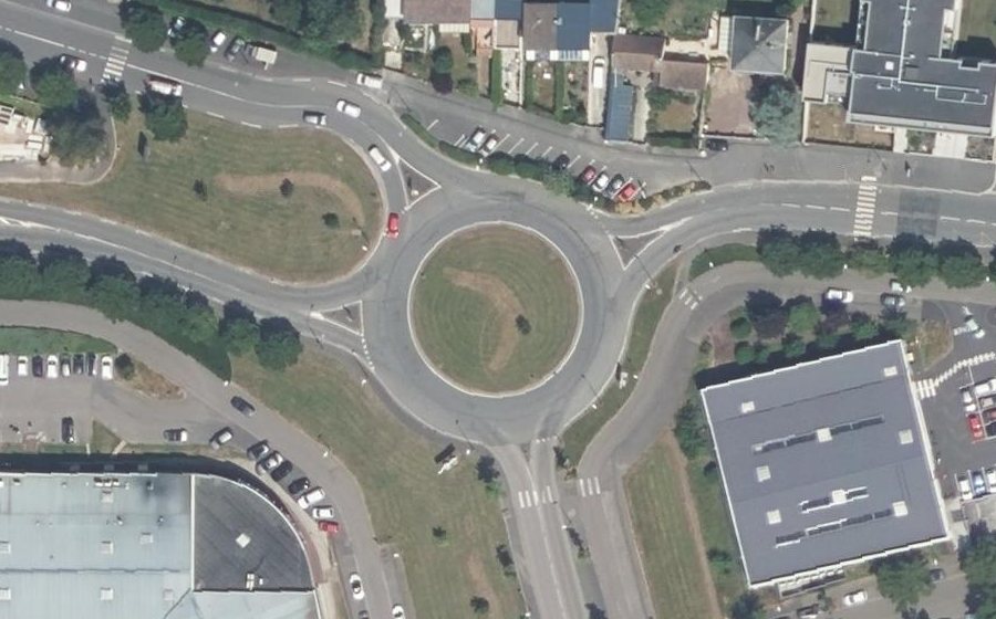 Vue aérienne du Rond-point anonyme n°175194315