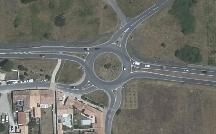 Vue aérienne du Rond-point anonyme n°175220276