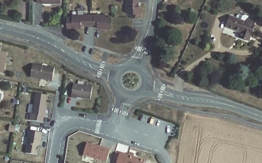 Vue aérienne du Rond-point anonyme n°175286162