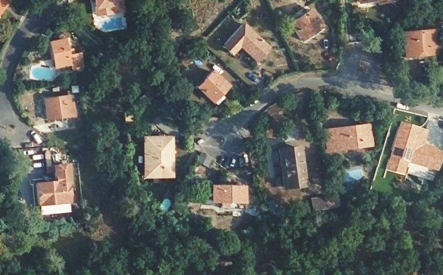 Vue aérienne du Rond-point anonyme n°175334123