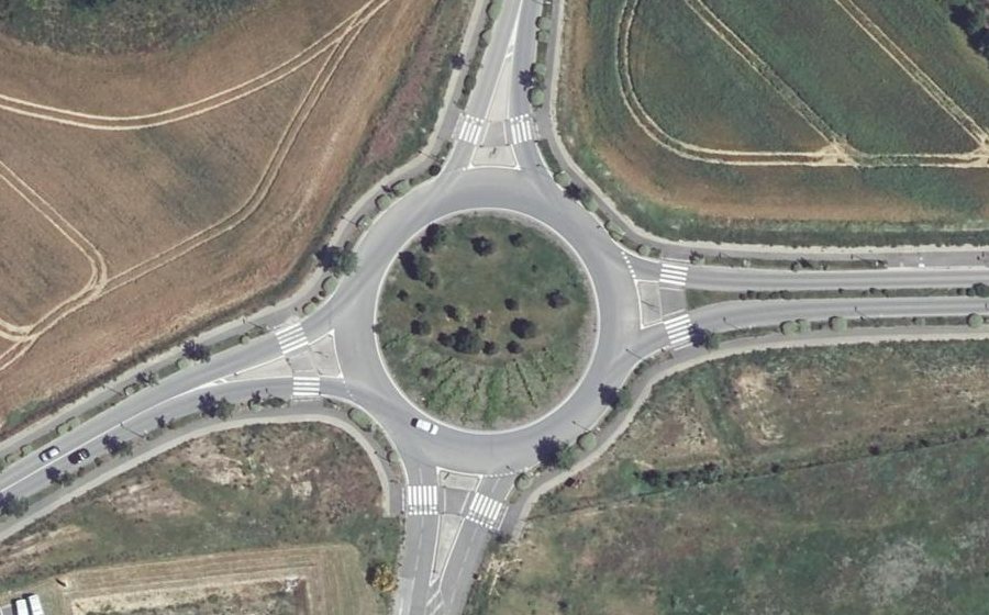 Vue aérienne du Rond-point anonyme n°175390693