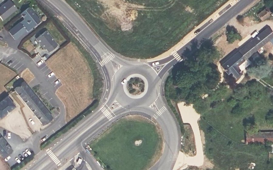 Vue aérienne du Rond-point anonyme n°175411844