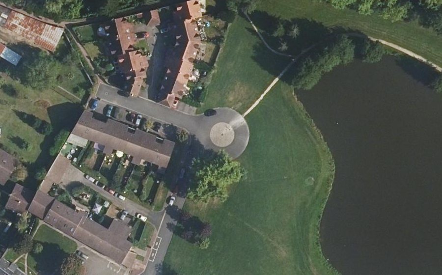 Vue aérienne du Rond-point anonyme n°175416389