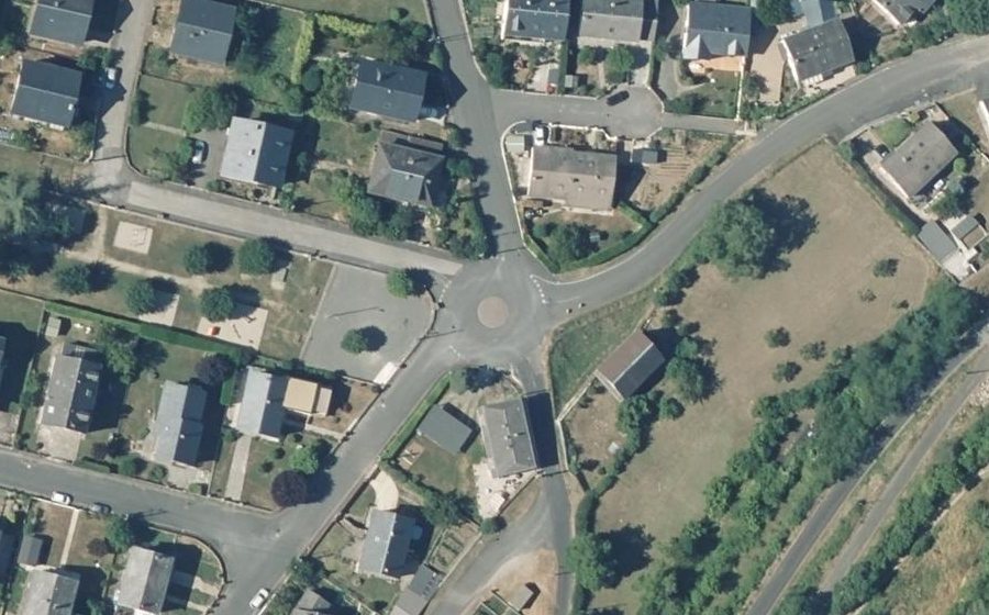 Vue aérienne du Rond-point anonyme n°175425288