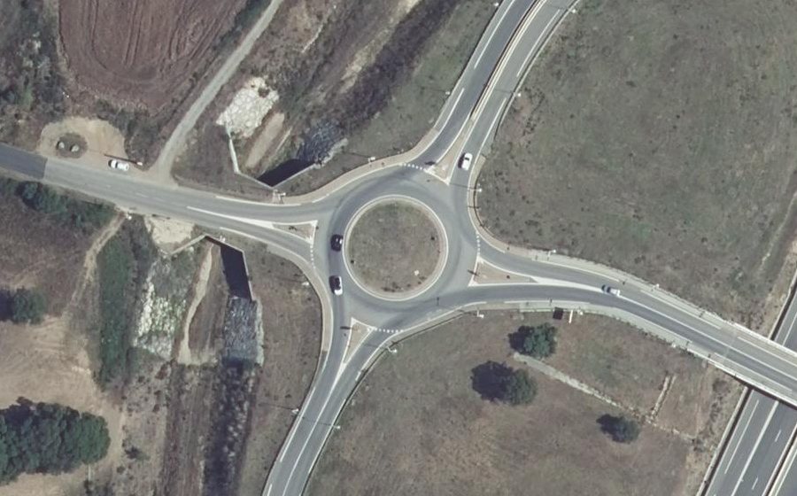 Vue aérienne du Rond-point anonyme n°175434856