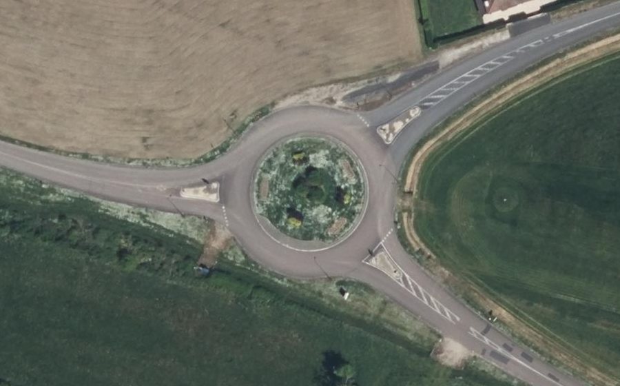 Vue aérienne du Rond-point anonyme n°175495563