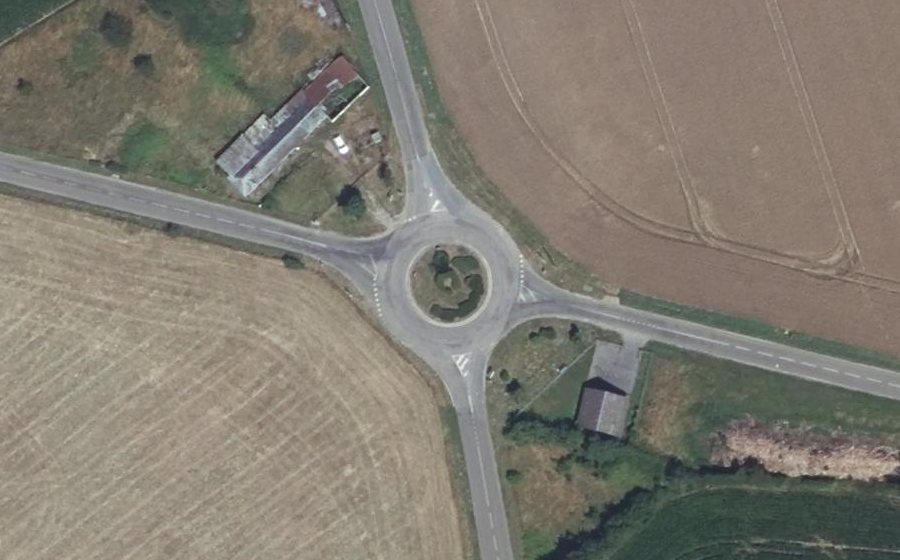Vue aérienne du Rond-point anonyme n°175502897