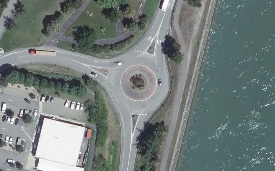 Vue aérienne du Rond-point anonyme n°17551201