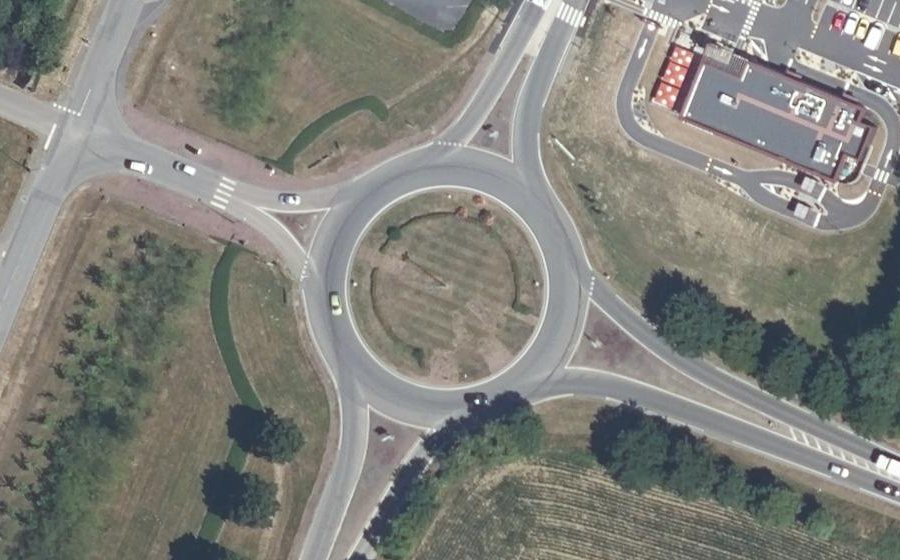 Vue aérienne du Rond-point anonyme n°17553810