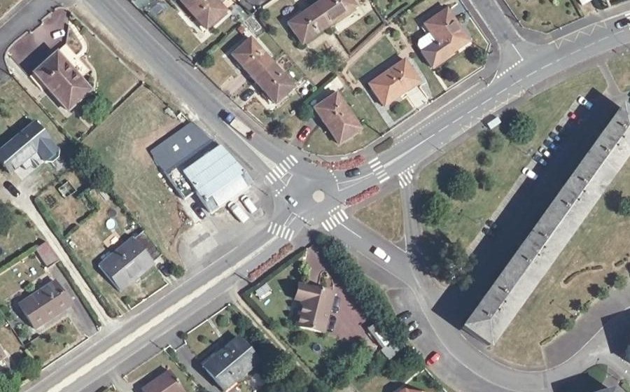 Vue aérienne du Rond-point anonyme n°17553814