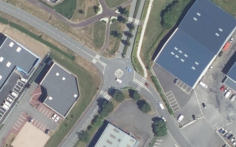 Vue aérienne du Rond-point anonyme n°17553821