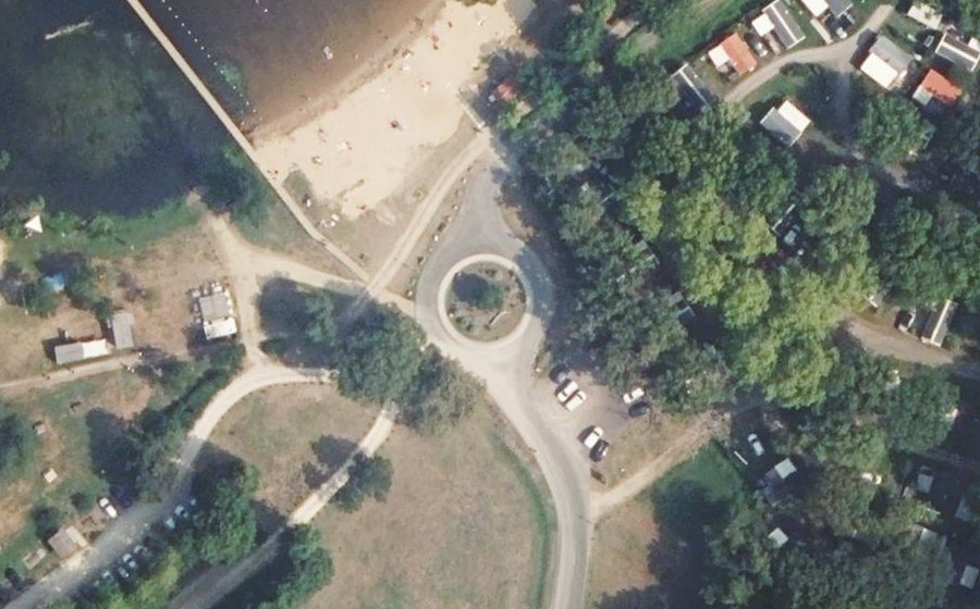 Vue aérienne du Rond-point anonyme n°175552341