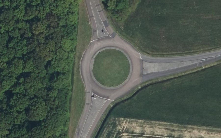 Vue aérienne du Rond-point anonyme n°175560148