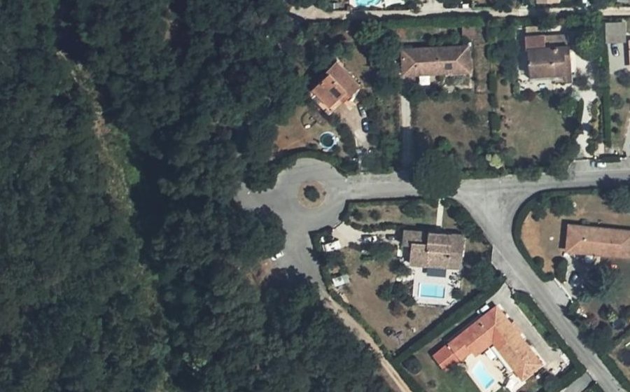 Vue aérienne du Rond-point anonyme n°175583121