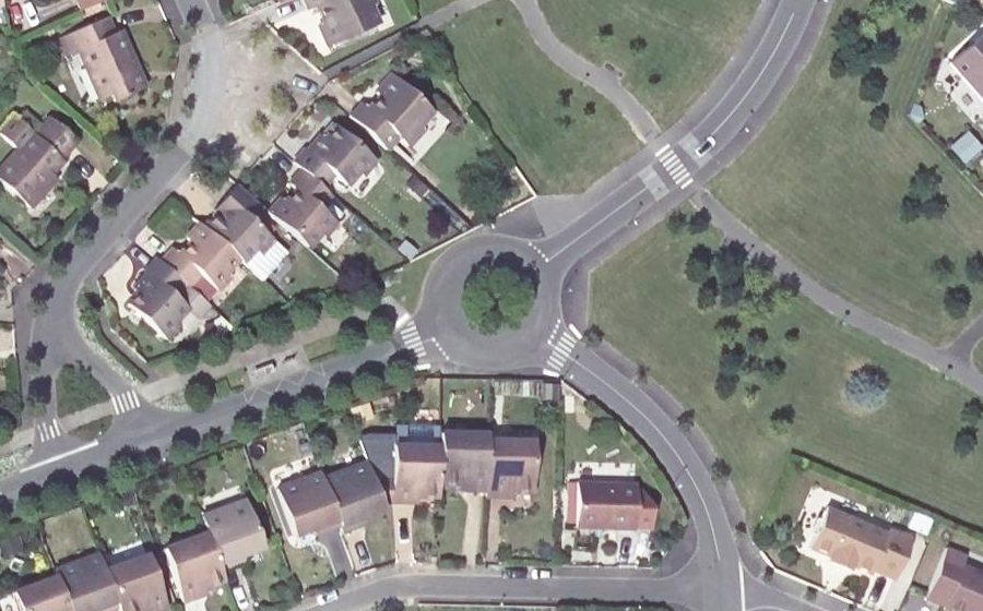 Vue aérienne du Rond-point anonyme n°175629967
