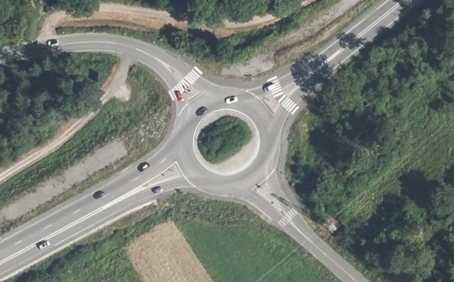 Vue aérienne du Rond-point anonyme n°175654351