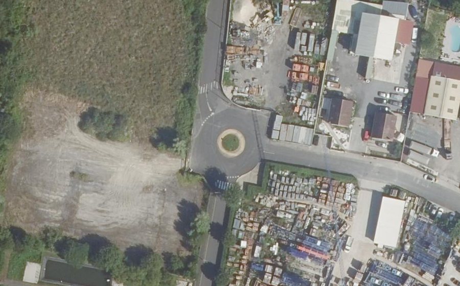 Vue aérienne du Rond-point anonyme n°175660909