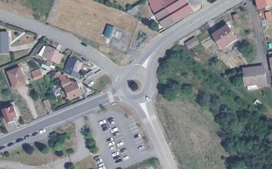 Vue aérienne du Rond-point anonyme n°175705039