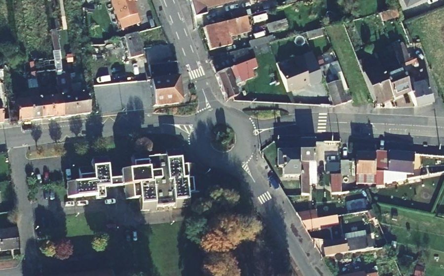 Vue aérienne du Rond-point anonyme n°175716866