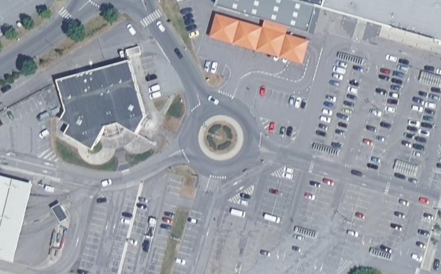 Vue aérienne du Rond-point anonyme n°175719730