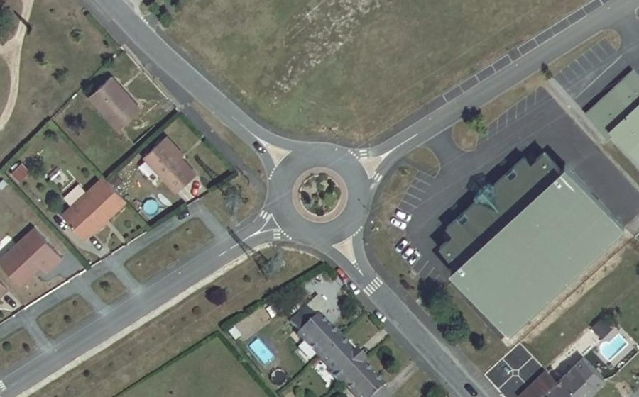 Vue aérienne du Rond-point anonyme n°175755016