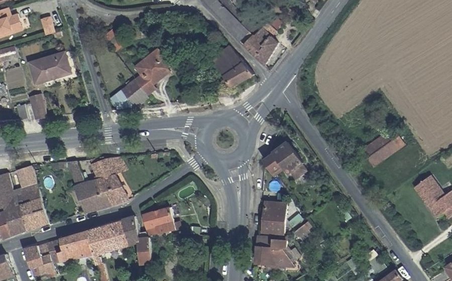 Vue aérienne du Rond-point anonyme n°175758286