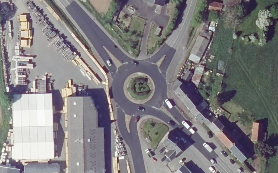 Vue aérienne du Rond-point anonyme n°175782868