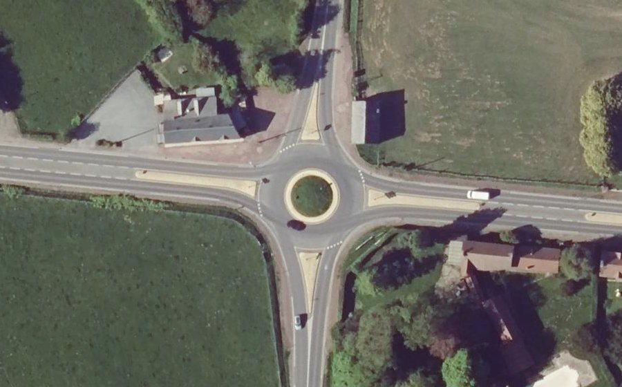 Vue aérienne du Rond-point anonyme n°175784754