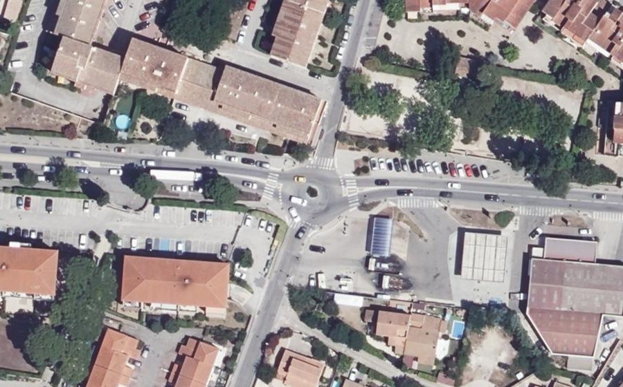 Vue aérienne du Rond-point anonyme n°175818440