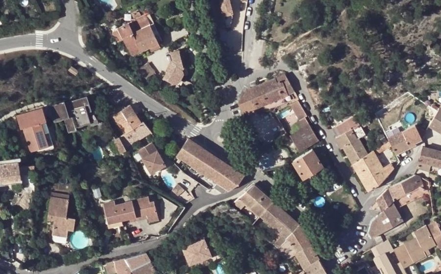 Vue aérienne du Rond-point anonyme n°175845672