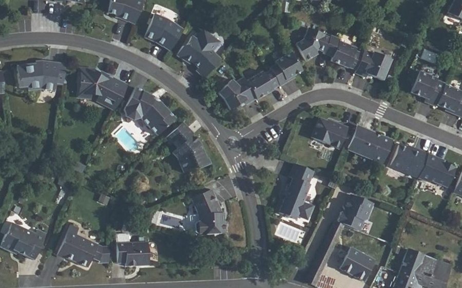 Vue aérienne du Rond-point anonyme n°175896290