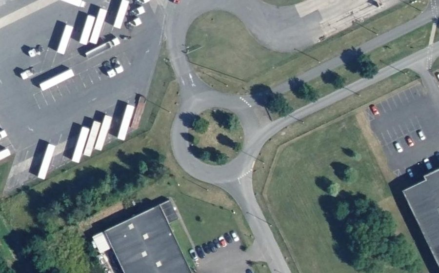 Vue aérienne du Rond-point anonyme n°175919965