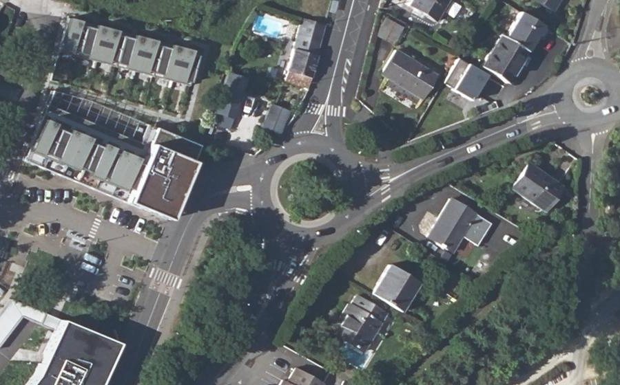 Vue aérienne du Rond-point anonyme n°175934094