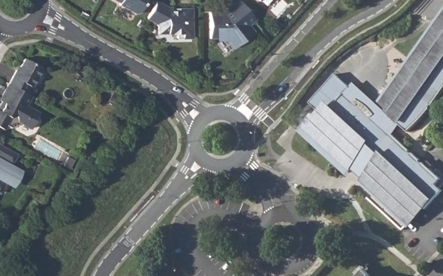 Vue aérienne du Rond-point anonyme n°175936779