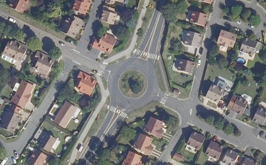 Vue aérienne du Rond-point anonyme n°175995660