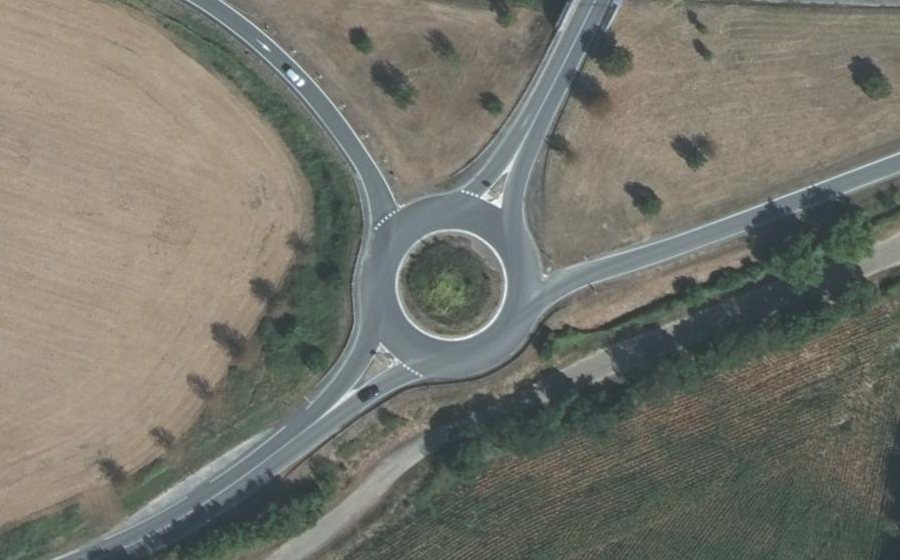 Vue aérienne du Rond-point anonyme n°176018802