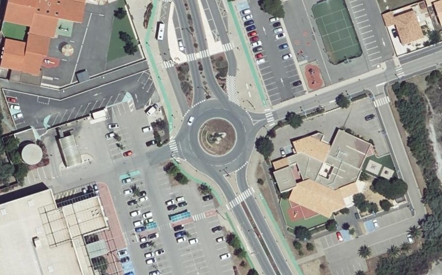 Vue aérienne du Rond-point anonyme n°176033939