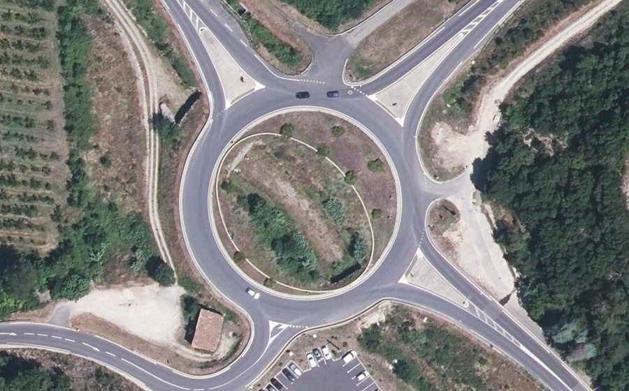 Vue aérienne du Rond-point anonyme n°176050284