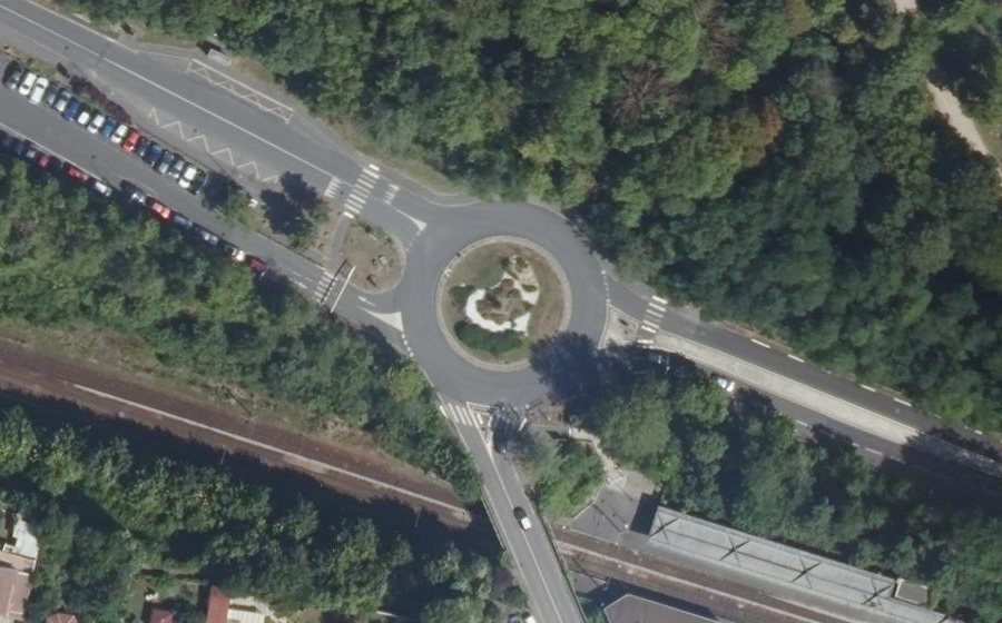 Vue aérienne du Rond-point anonyme n°176157391