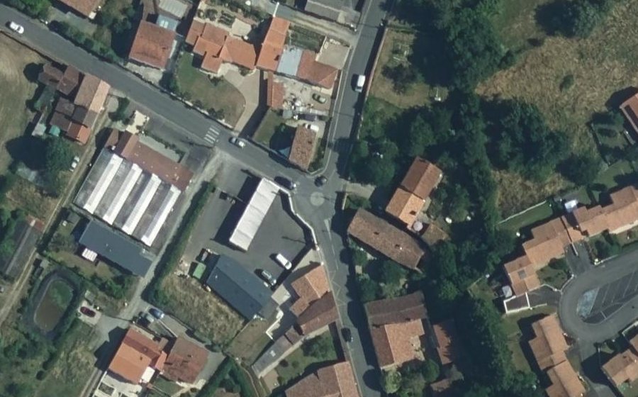 Vue aérienne du Rond-point anonyme n°176159675