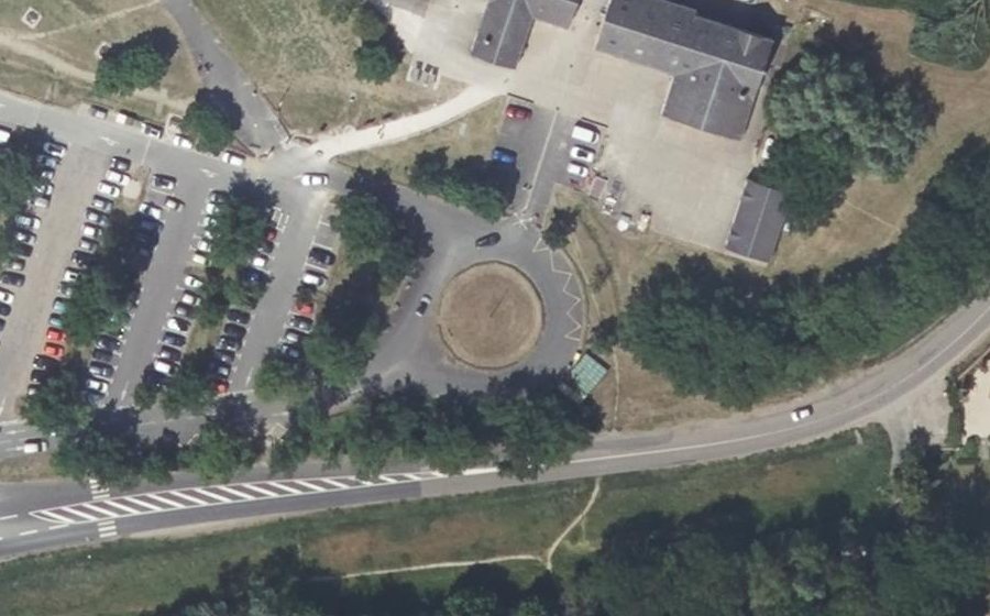 Vue aérienne du Rond-point anonyme n°176162753