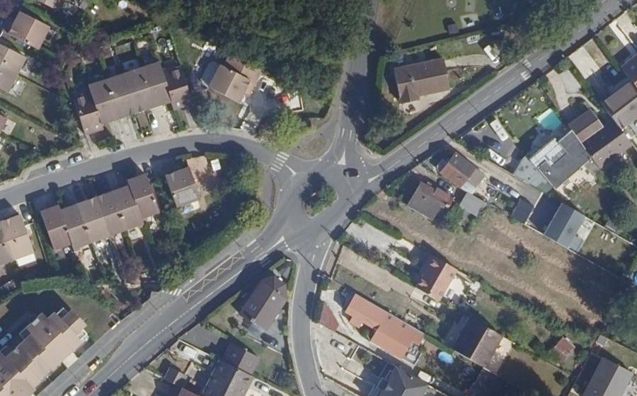 Vue aérienne du Rond-point anonyme n°176163773