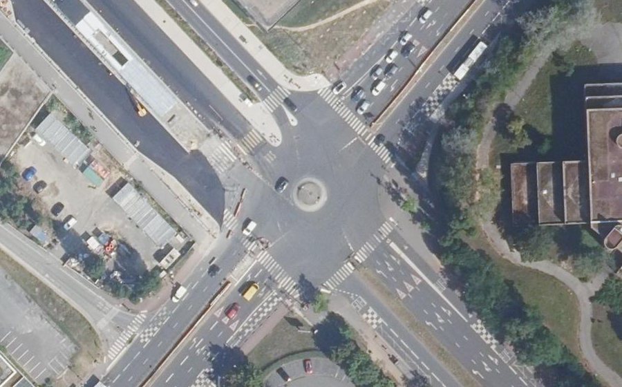 Vue aérienne du Rond-point anonyme n°176166644