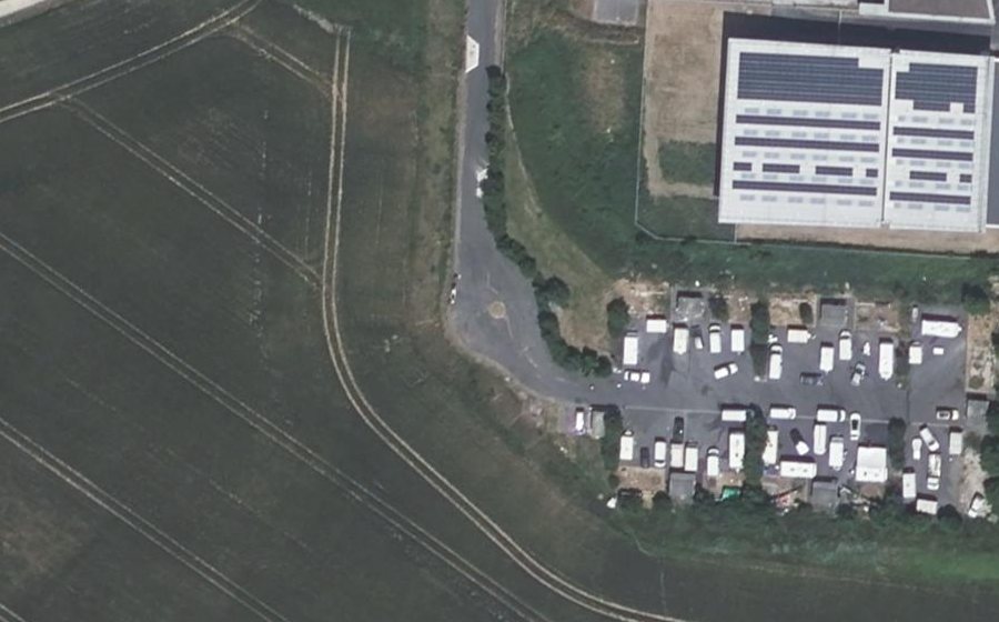 Vue aérienne du Rond-point anonyme n°176181789
