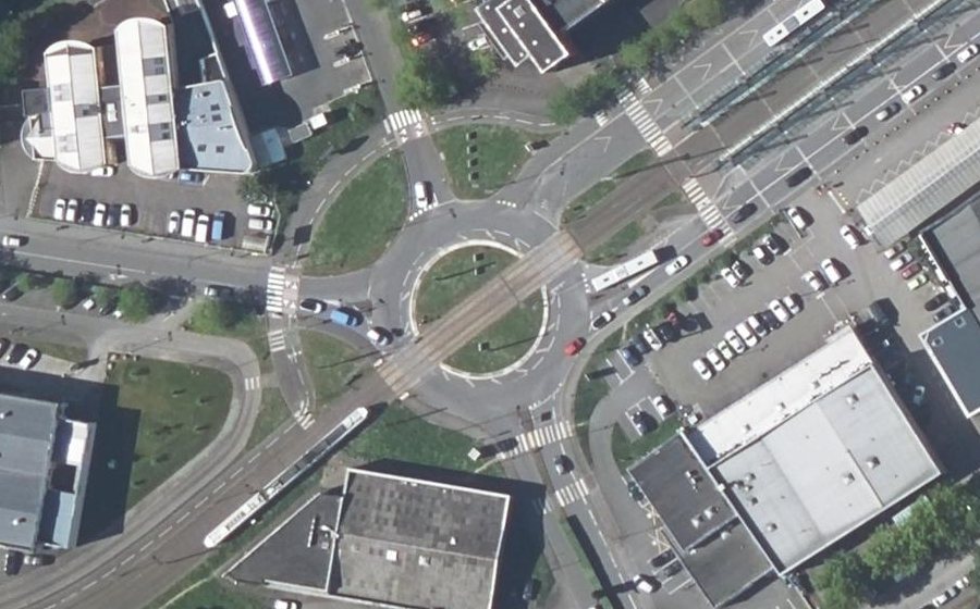 Vue aérienne du Rond-point anonyme n°176195994