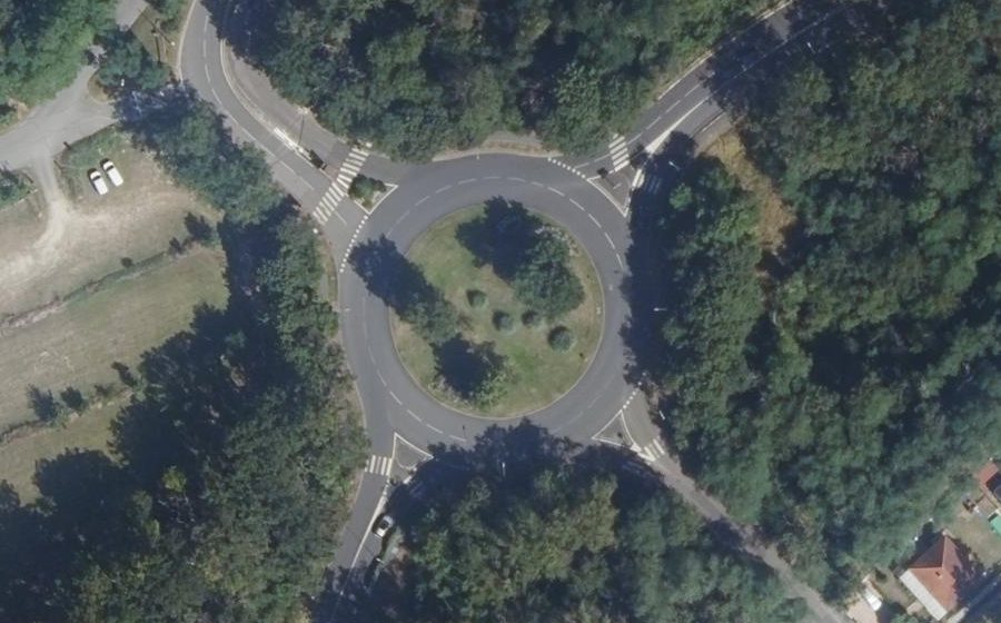 Vue aérienne du Rond-point anonyme n°176206622