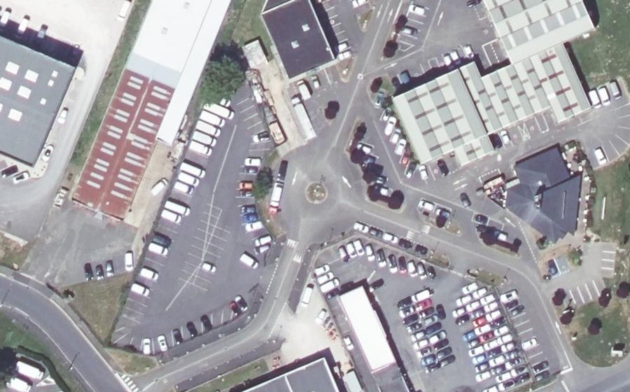 Vue aérienne du Rond-point anonyme n°176279262