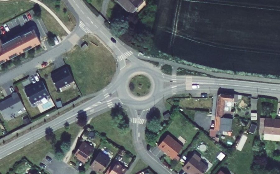 Vue aérienne du Rond-point anonyme n°176281232
